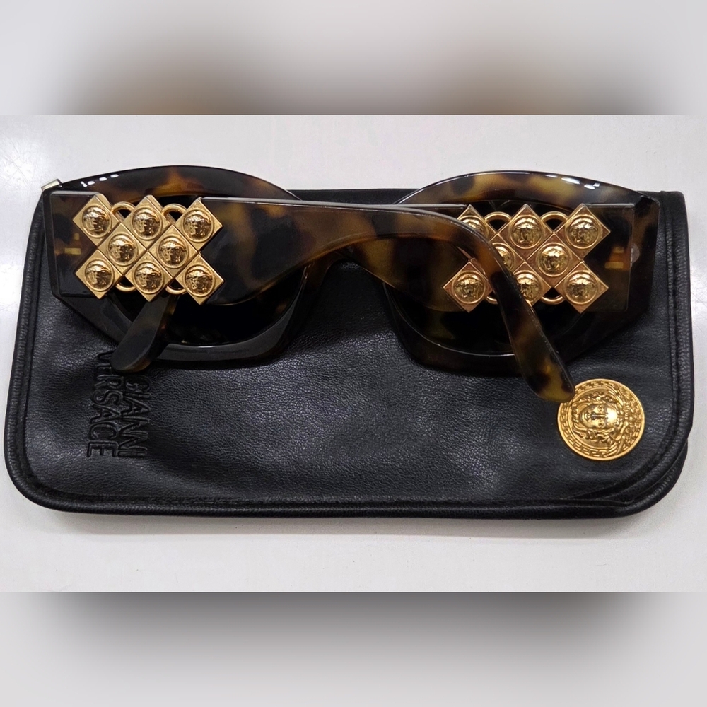 Vintage Gianni Versace Medusa Stud Cat Eye Sunglasses Tortoiseshell w Case